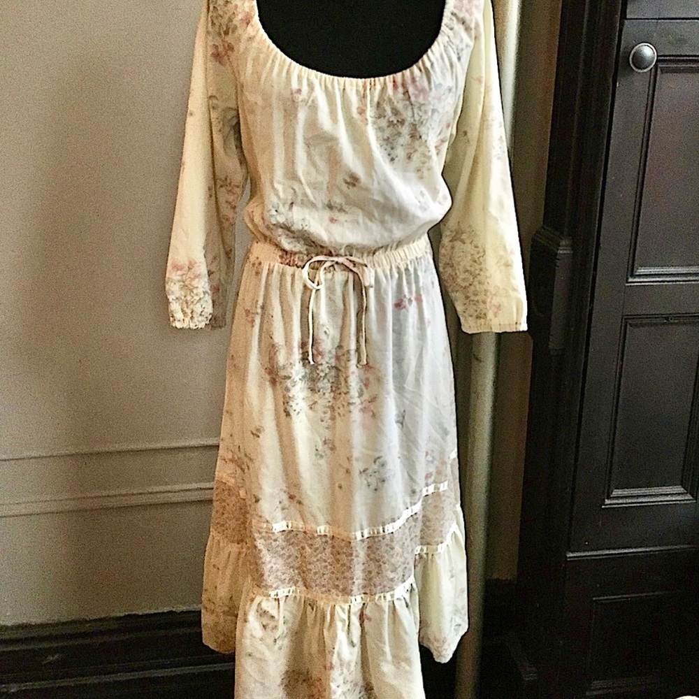 ♥️ 1970’s/80’s Vintage Like Gunne Sax Cream Floral Peasant Dress